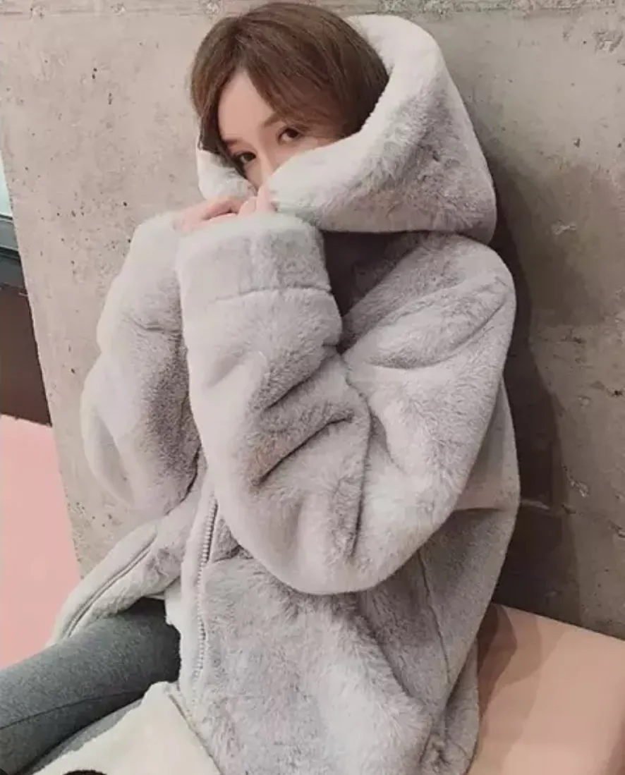 라셀 원단으로 만든 퍼 아우터